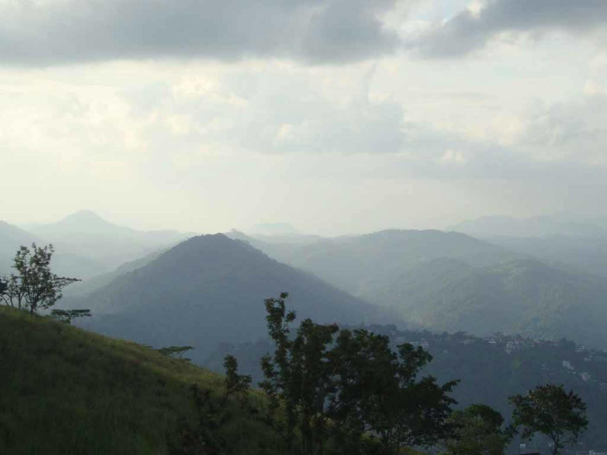 艾坎假日家庭旅馆 康提 外观 照片